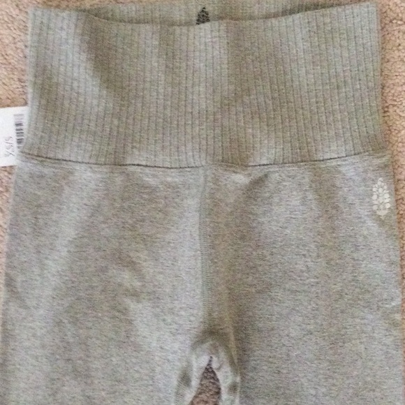 FREE PEOPLE Good Karma HIGH RISE 7/8 leggings - Heather Olive - XS/S - NWT - Picture 4 of 7